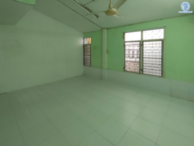 *****บ้านเดี่ยวมือสองย่านกรุงเทพฯ ม.โชคชัย4 ซอย41 เนื้อที่กว้างขวางมากถึง 62 ตร.ว. พร้อมฟังก์ชัน 5 ห้องนอน 3 ห้องน้ำ ที่จอดรถ 3 คัน บ้านสวย มีพื้นที่รอบบ้านกว้างขวาง สภาพใหม่ บนทำเลใจกลางเมือง เดินทางสะดวก  เชื่อมต่อถนนลาดพร้าว ประดิษฐ์มนูธรรม